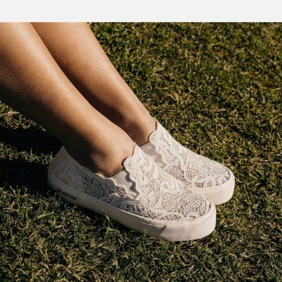 SeaVees White Lace Slip-On Sneakers with Platform Sole NWOT Size 8 - Picture 4 of 9